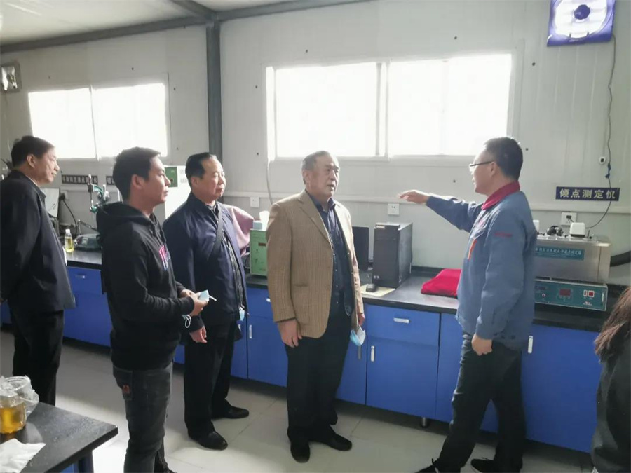 原济南军区郑州企业管理局老首长一行到轻捷润滑科技参观指导